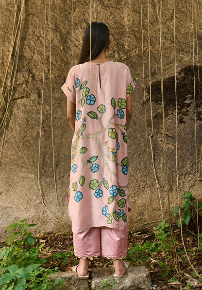 Sandrose-Pink Kalamkari Peacock Kurtha Set