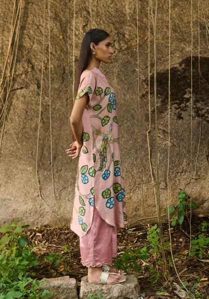 Sandrose-Pink Kalamkari Peacock Kurtha Set