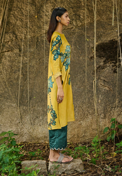 Haldi-Yellow Kalamkari Parrot Kurtha Set