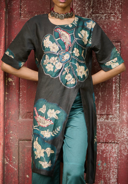 Noir Kalamkari Floral Kurtha Set