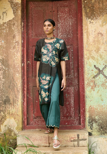 Noir Kalamkari Floral Kurtha Set