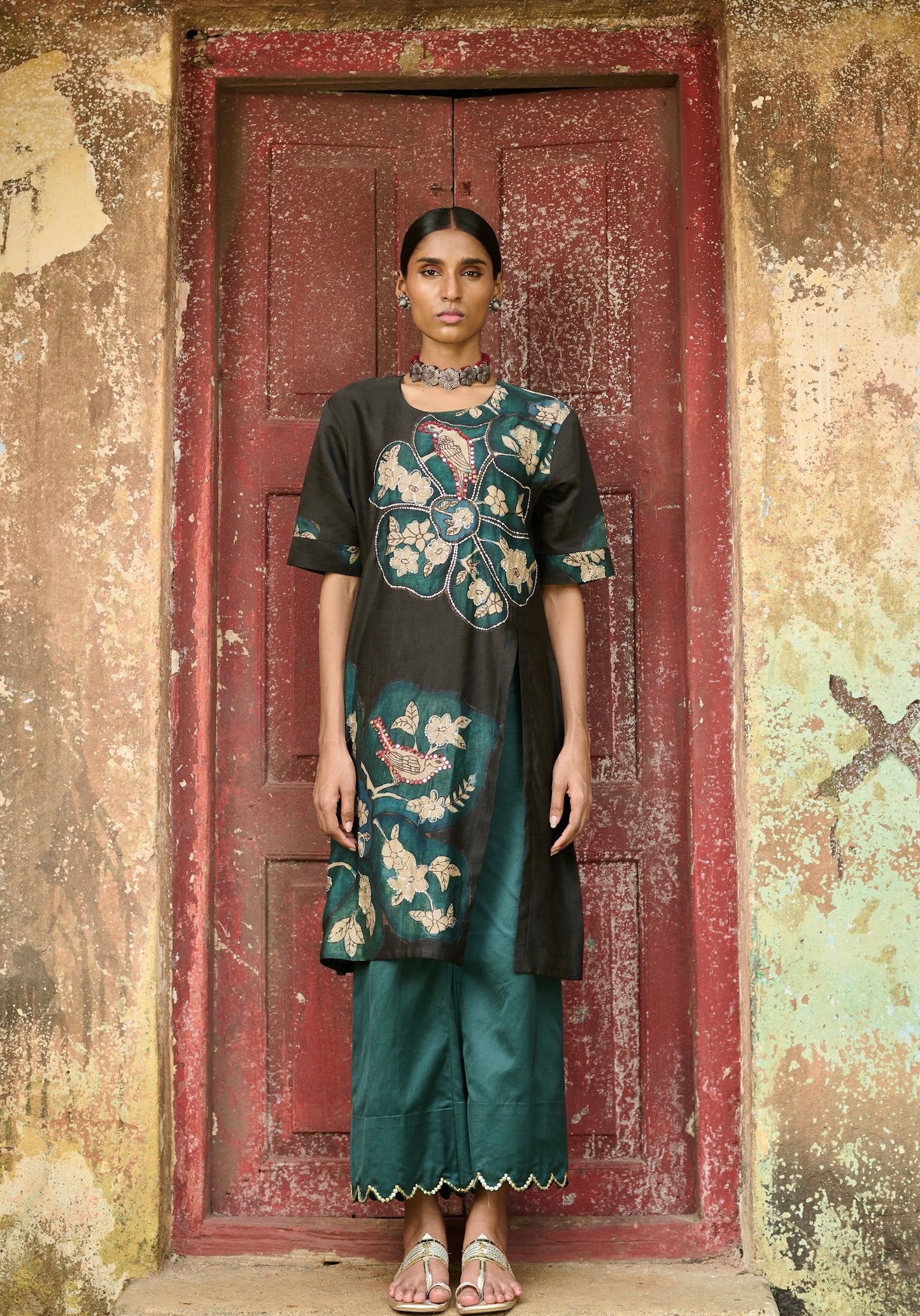 Noir Kalamkari Floral Kurtha Set