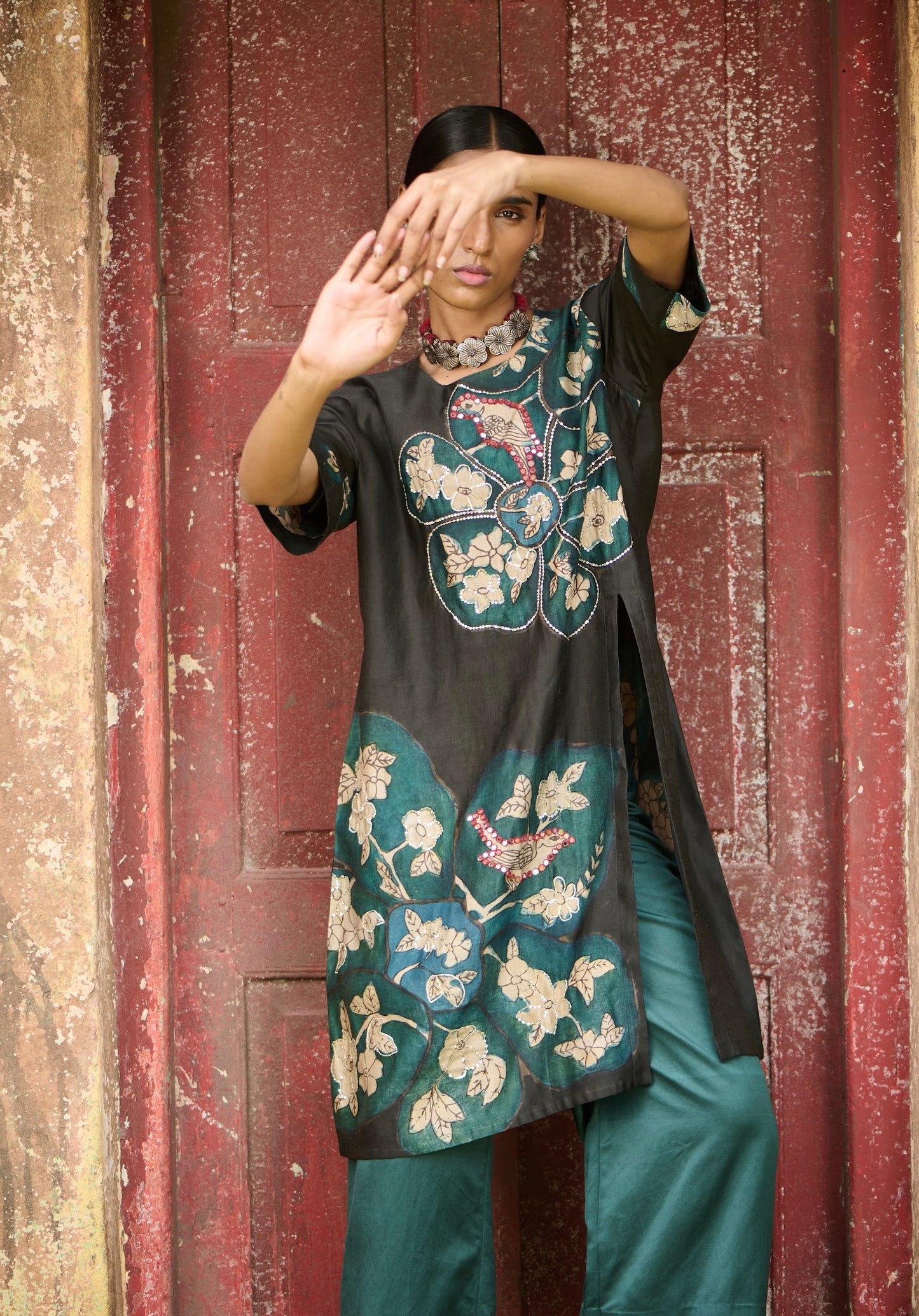 Noir Kalamkari Floral Kurtha Set