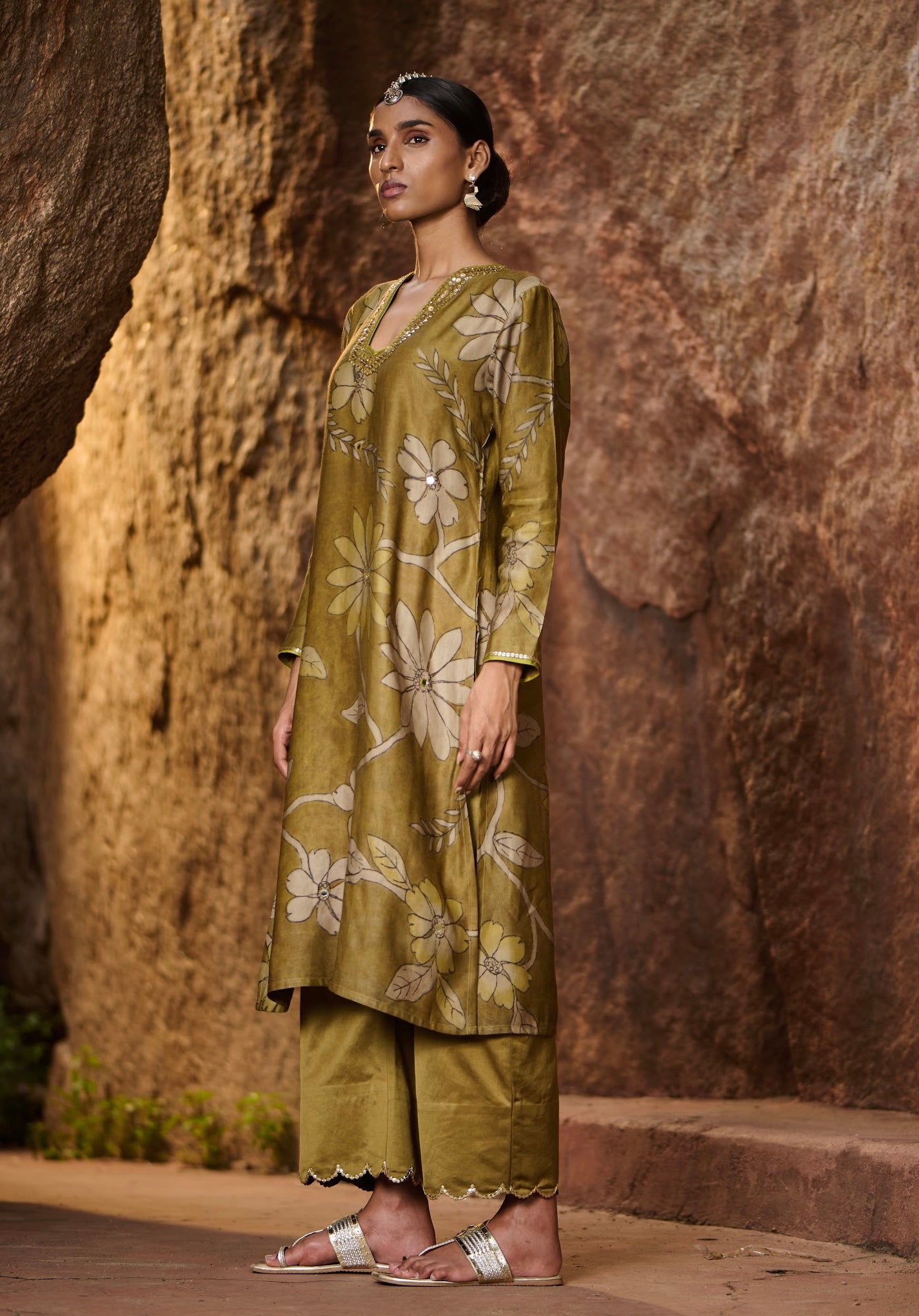 Olive-Brown Kalamkari Floral Kurtha Set