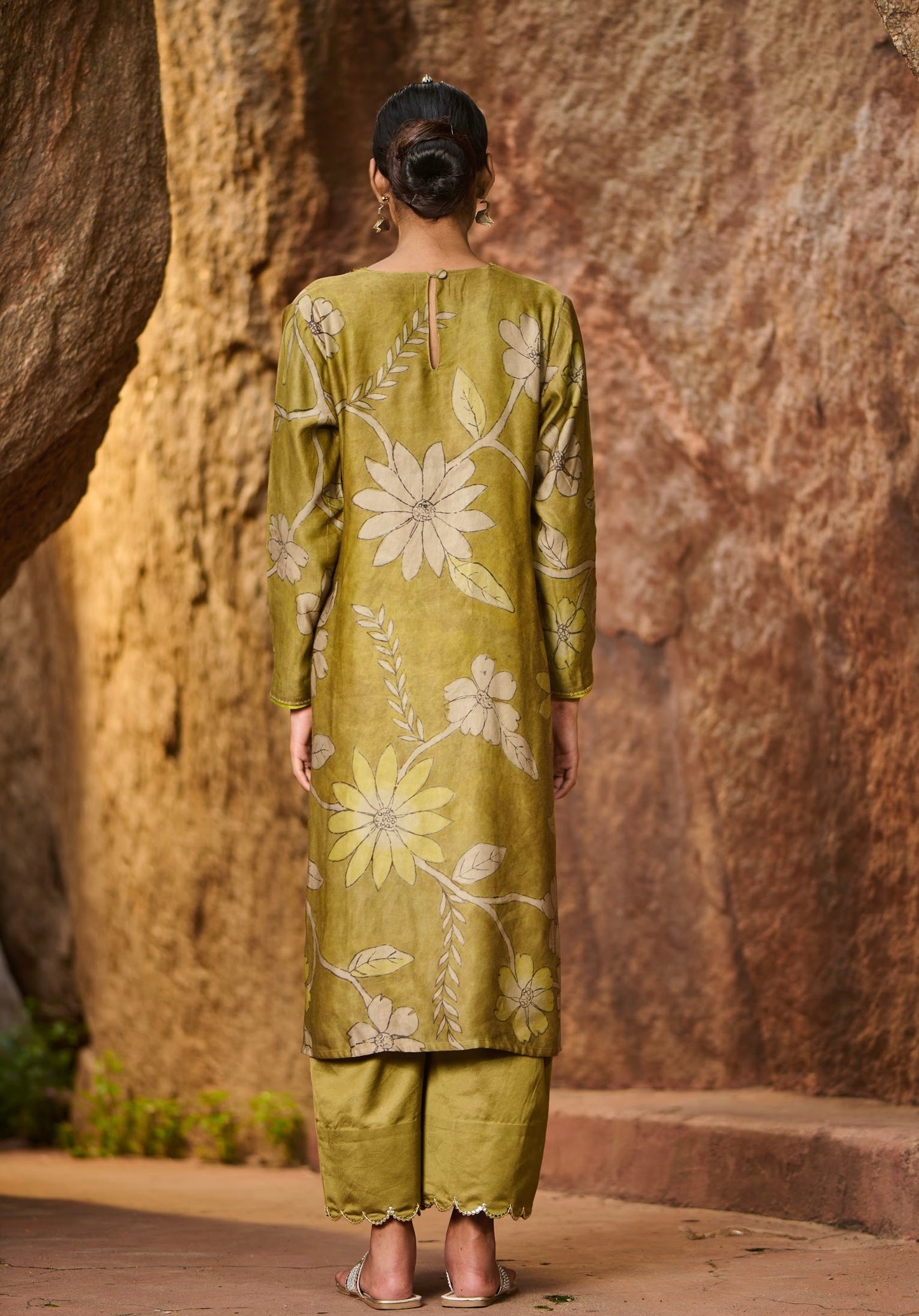 Olive-Brown Kalamkari Floral Kurtha Set