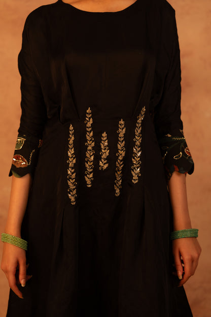 Noir Kalamkari Pleated Tunic Set